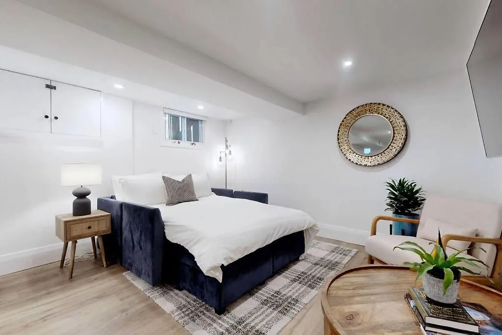 Fresh And Modern Guest Suite Toronto 0*,
