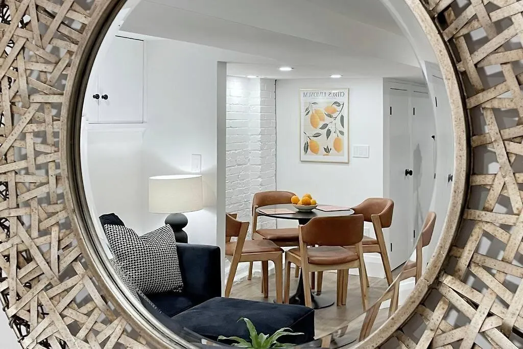 Fresh And Modern Guest Suite Toronto Canada