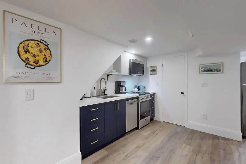 Fresh And Modern Guest Suite Toronto Canada