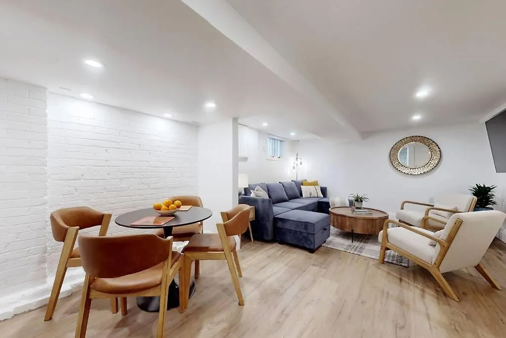 Fresh And Modern Guest Suite Toronto