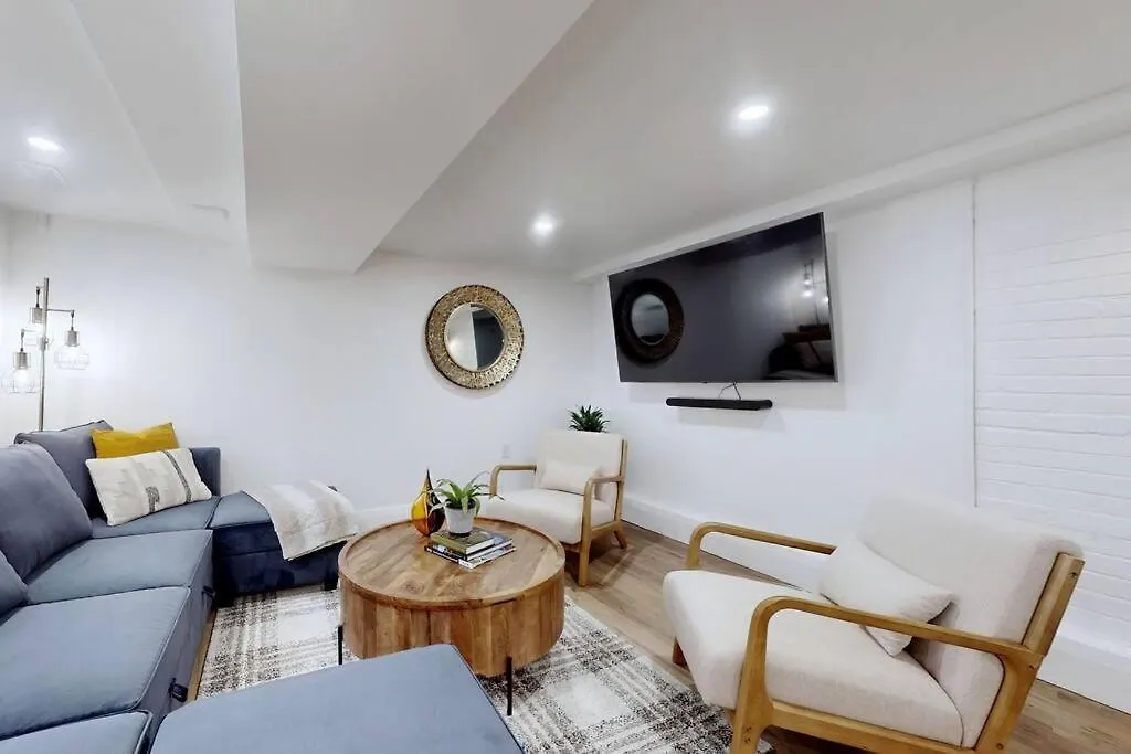 Fresh And Modern Guest Suite Toronto 0*,  Canadá