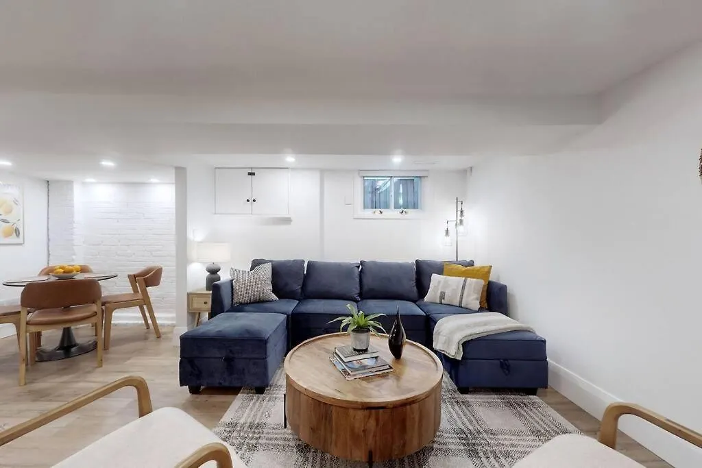 Fresh And Modern Guest Suite Toronto 0*,