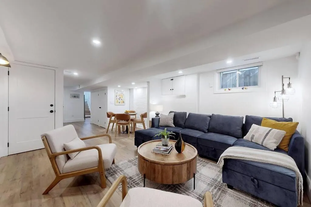 Fresh And Modern Guest Suite Toronto